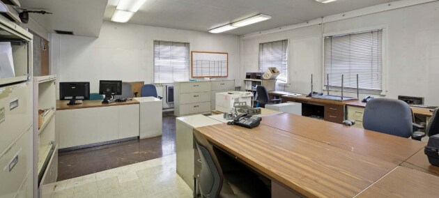 More Photos Of 71 W Arlington St, Yakima Service For Sale