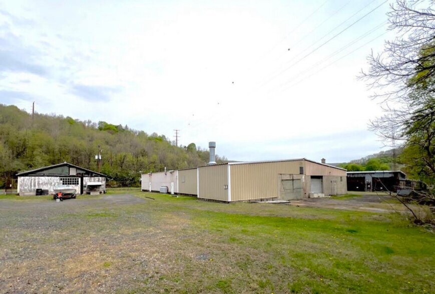 More Photos Of 729 S 5th St, Coal Township Warehouse For Sale