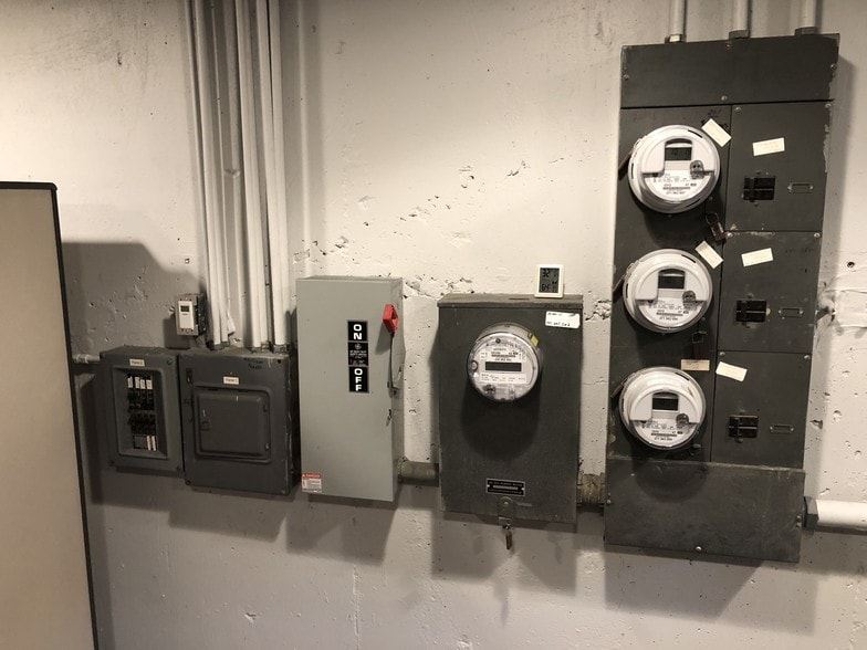 More Photos Of 512 Higgins Rd, Park Ridge Office For Lease