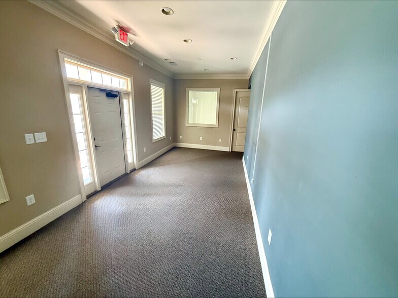 More Photos Of 2000 Northside Crossing, Macon-Bibb Office For Sale