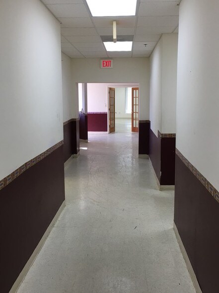 More Photos Of 408 Coles Cir, Salisbury Warehouse For Lease