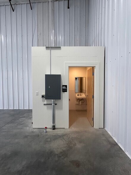 More Photos Of 1908 N 200 E, Spanish Fork Self Storage For Lease