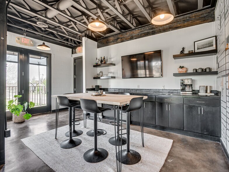 More Photos Of 235 W Hurd St, Edmond Office For Sale
