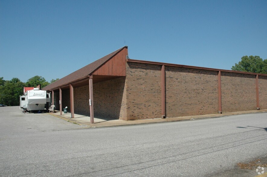 More Photos Of 5024-5028 S 1st St, Milan General Retail For Lease