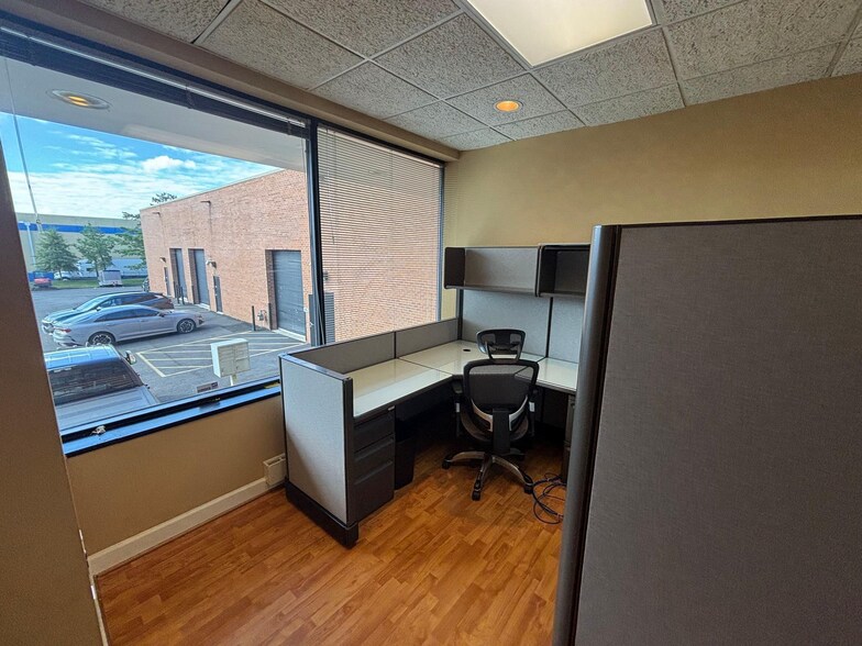 More Photos Of 14325 Willard Rd, Chantilly Office For Lease