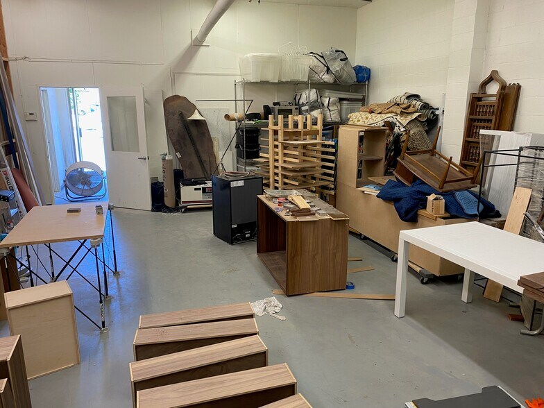 More Photos Of 14630 Titus St, Van Nuys Manufacturing For Lease