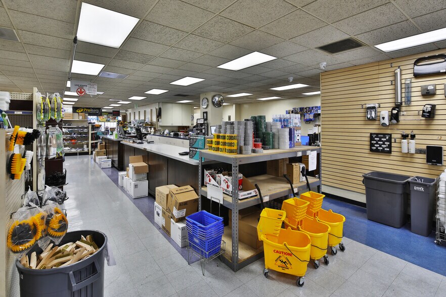 More Photos Of 6856 Van Nuys Blvd, Van Nuys Freestanding For Sale