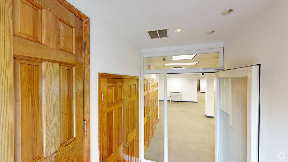 Primary Photo Of 91 Lake Ave, Tuckahoe Flex For Lease