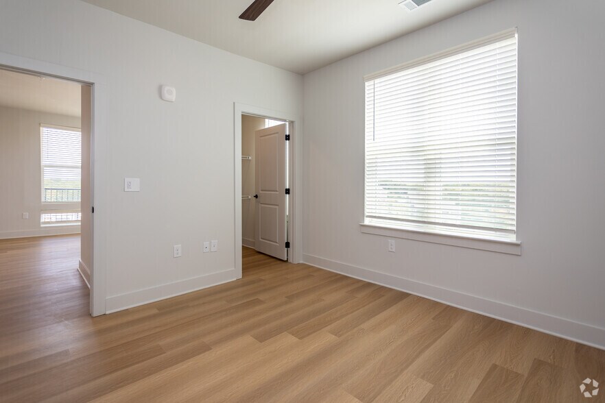 More Photos Of 930 W Mallard Creek Church Rd, Charlotte Apartments For Lease