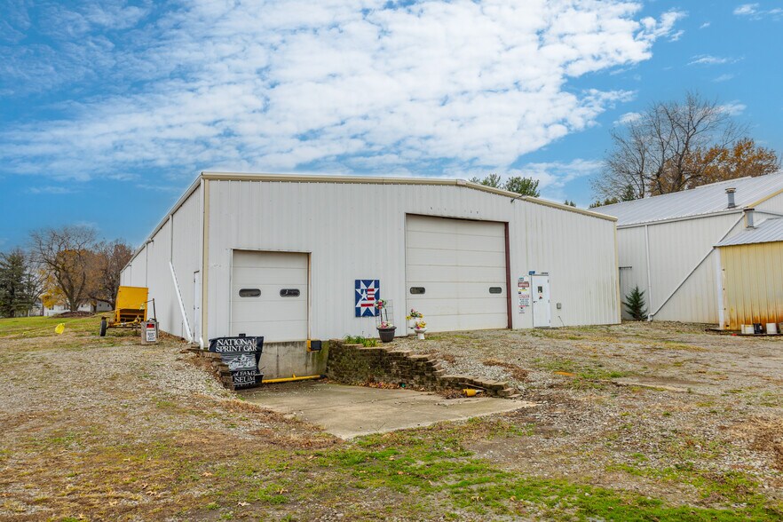 More Photos Of 2090 Idaho Dr, Pella Manufacturing For Sale