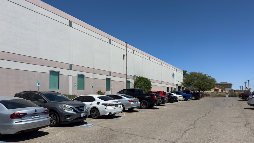 More Photos Of 10365 Railroad Dr, El Paso Warehouse For Sale