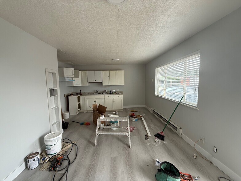More Photos Of 44477 Yale Rd, Chilliwack General Retail For Sale