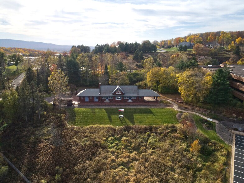 More Photos Of 1800 Westwood Center Blvd, Wausau Office For Sale