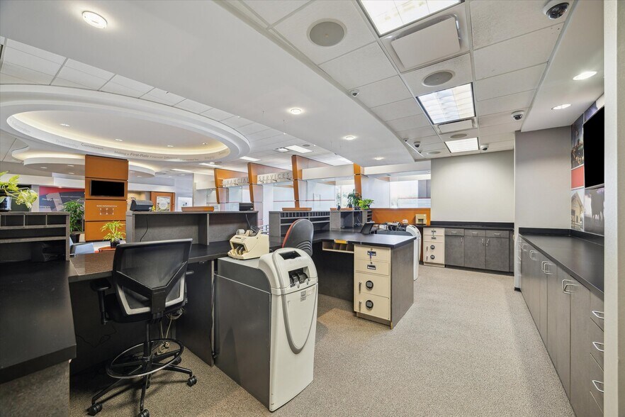 More Photos Of 28850 Tomball Pky, Tomball Bank For Sale