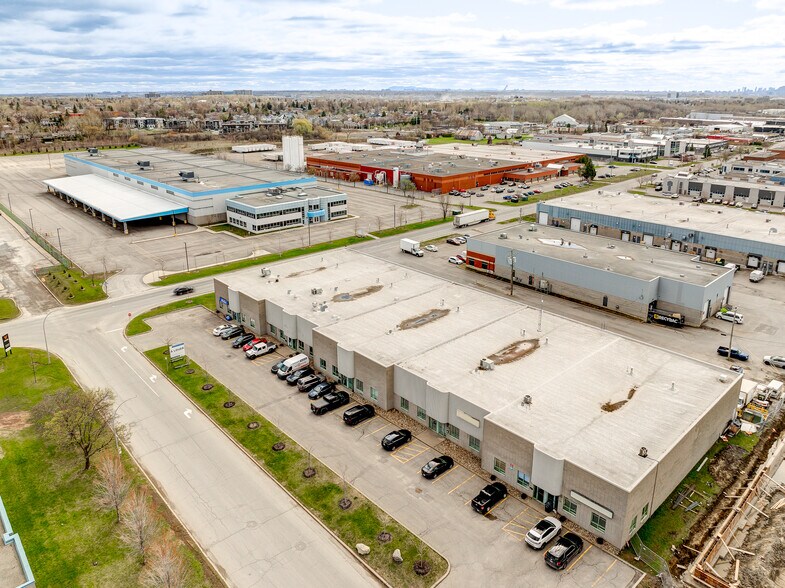 More Photos Of 894-930 Rue Bergar, Laval Warehouse For Lease