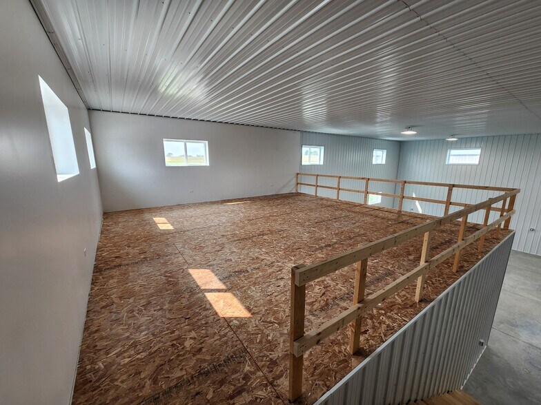 More Photos Of 9663 230th Ave, Anamosa Warehouse For Lease