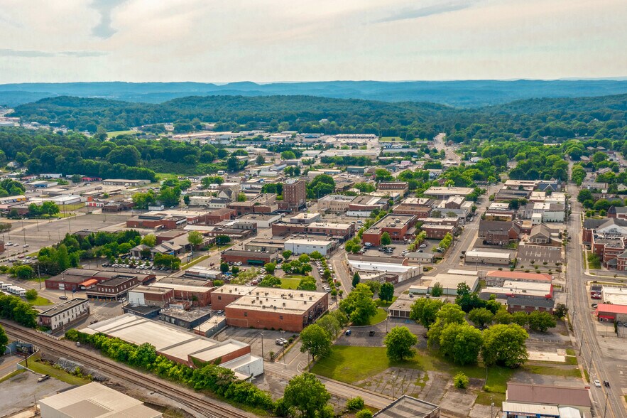 More Photos Of 395 S Ocoee St, Cleveland Showroom For Sale