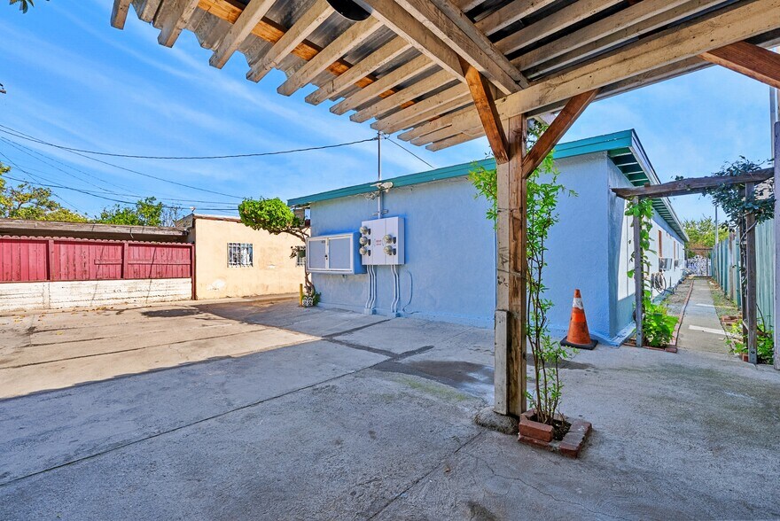 More Photos Of 6249 Newell St, Huntington Park Apartments For Sale