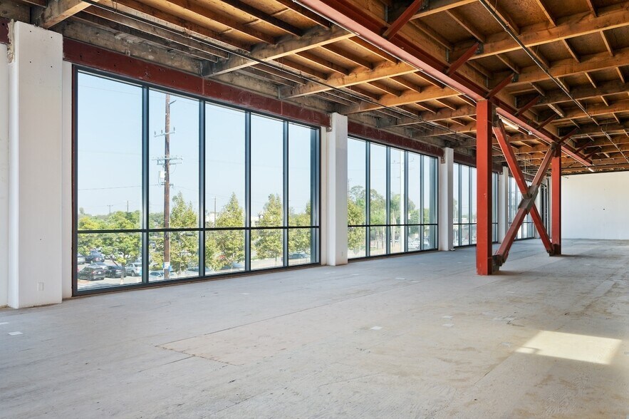 More Photos Of 5830 Obama Blvd, Los Angeles Office For Sale