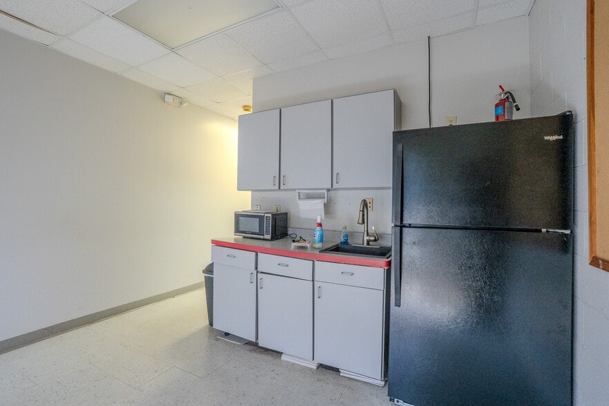 More Photos Of 804 Beltline Rd SW, Decatur Freestanding For Lease