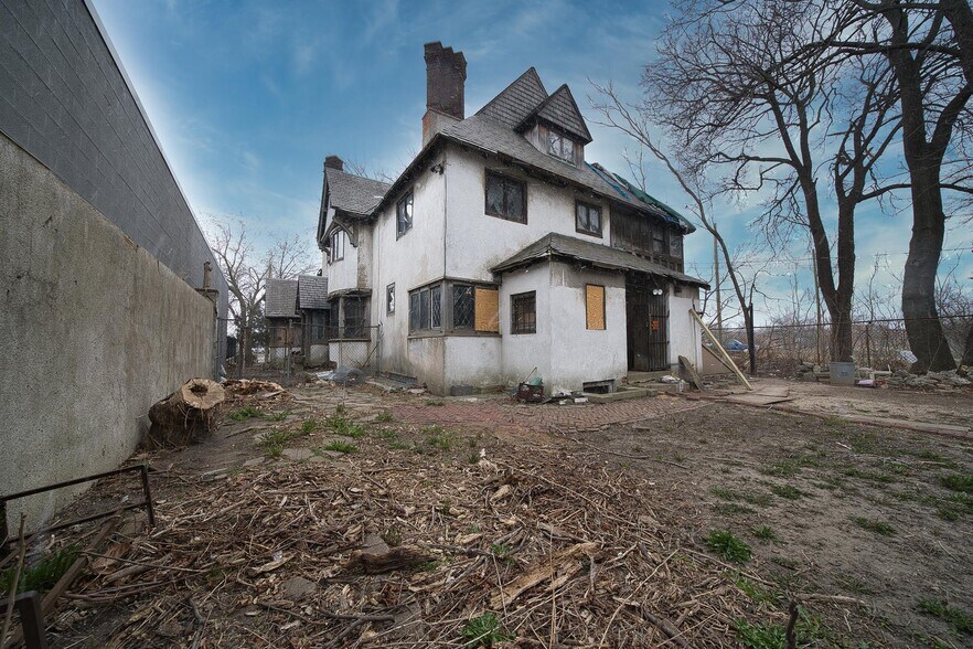 More Photos Of 1989 W Grand Blvd, Detroit Office Residential For Sale