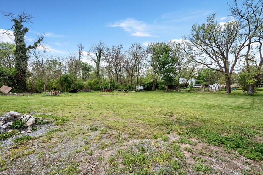 More Photos Of 7211 Queen St, Middleway Flex For Sale