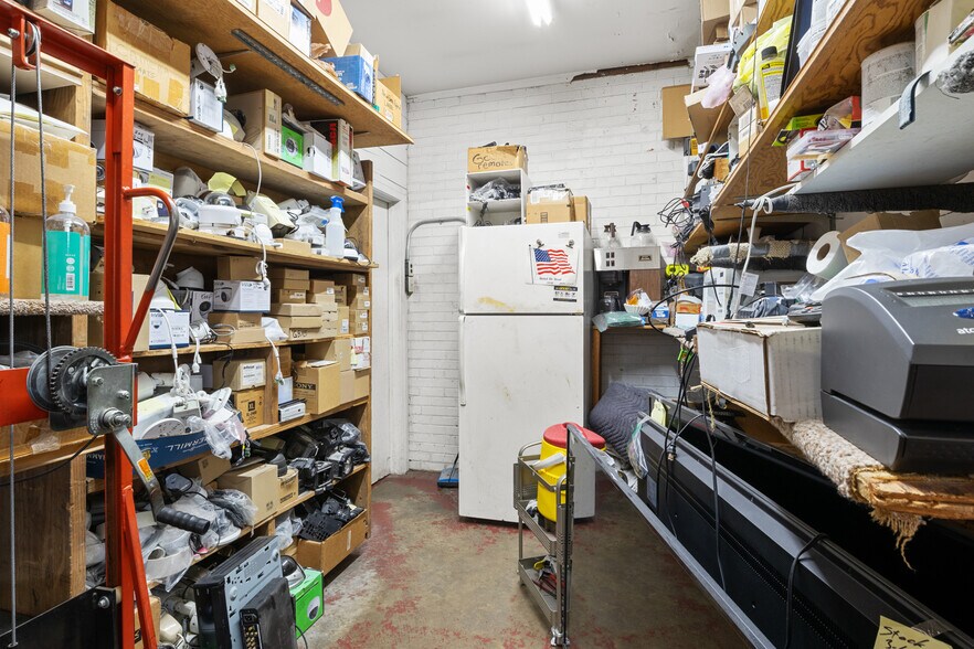 More Photos Of 1202 N Jefferson Ave, Mount Pleasant Specialty For Sale