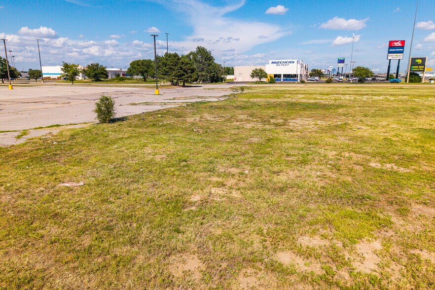 More Photos Of 4702 W Kellogg Dr, Wichita Land For Sale