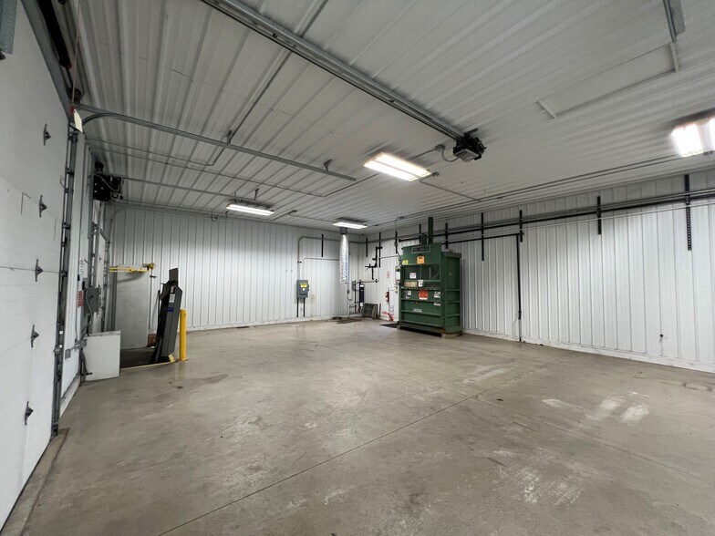 More Photos Of 616A-622 S Main St, Hebron Warehouse For Sale