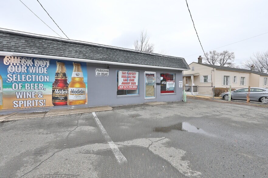Primary Photo Of 301-303 S Salem St, Dover Freestanding For Lease