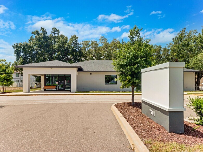 More Photos Of 7901 Palm River Rd, Tampa Medical For Lease