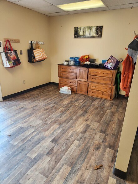 More Photos Of 743 Columbia Tpke, East Greenbush Medical For Lease