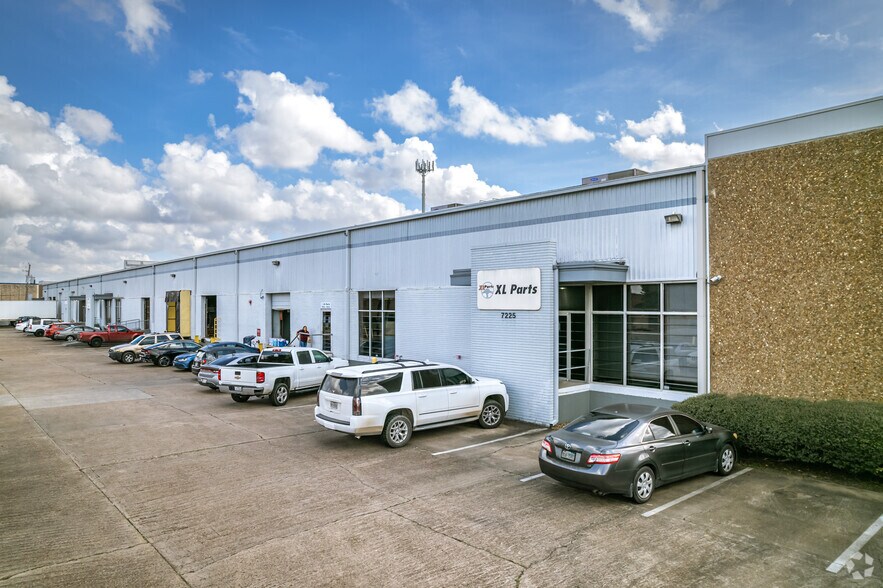 Primary Photo Of 7215-7225 Wynnwood Ln, Houston Distribution For Lease