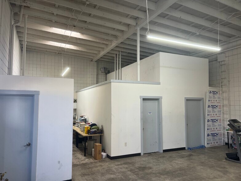 More Photos Of 6725 S Victoria Ave, Los Angeles Land For Lease