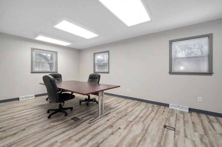More Photos Of 3560 E Evergreen St, Springfield Office For Sale