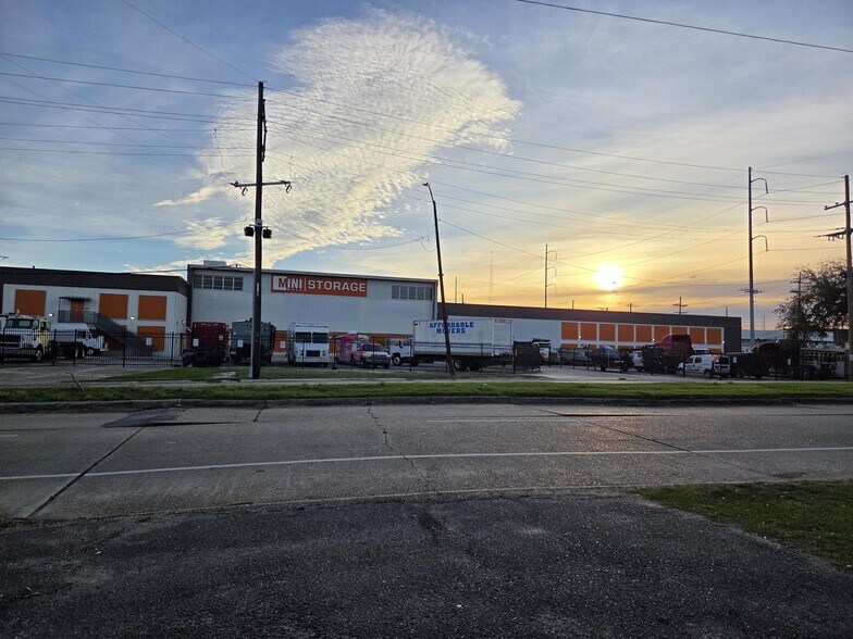 More Photos Of 3030 Franklin Ave, New Orleans Industrial For Sale
