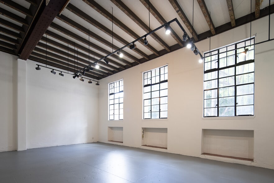 More Photos Of 1441 N McCadden Pl, Los Angeles Showroom For Sale