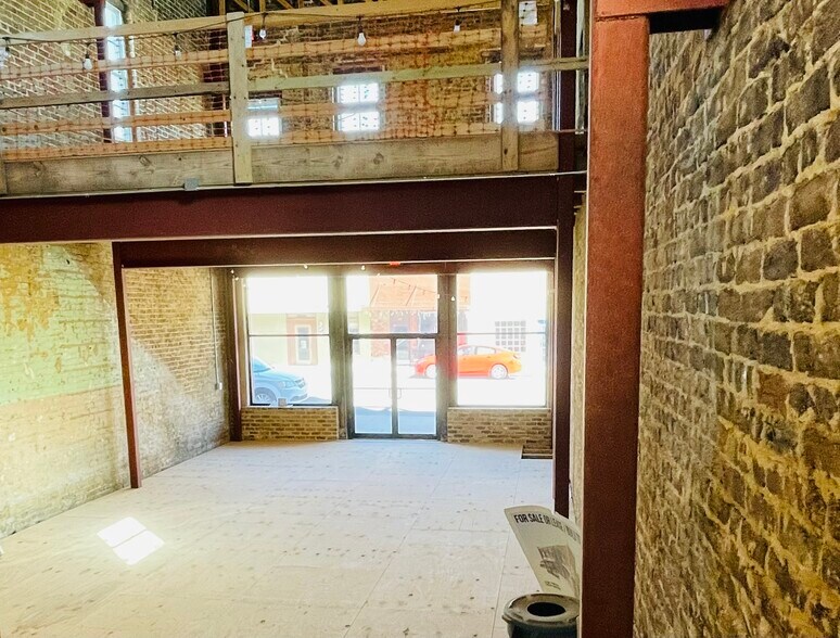 More Photos Of 109 Main Street, Columbiana Office For Lease