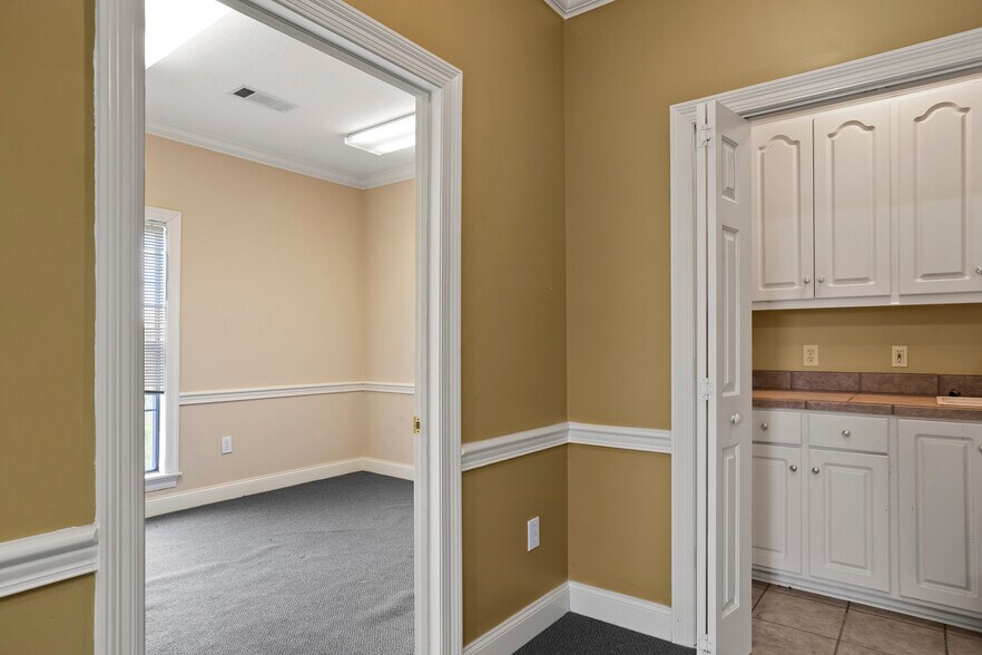 More Photos Of 118 Byram Pky S, Jackson Office For Sale