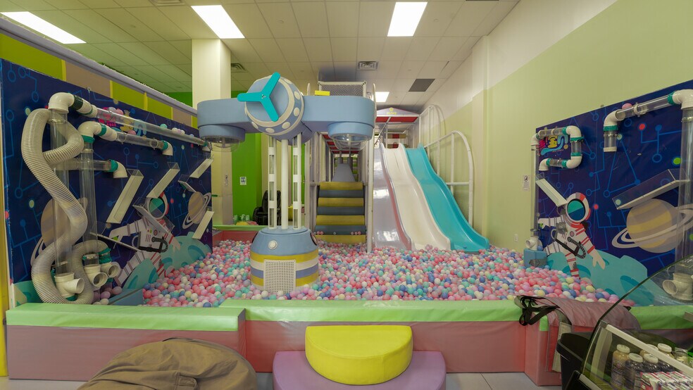 More Photos Of 9501 37th Ave, Flushing Apartments For Lease