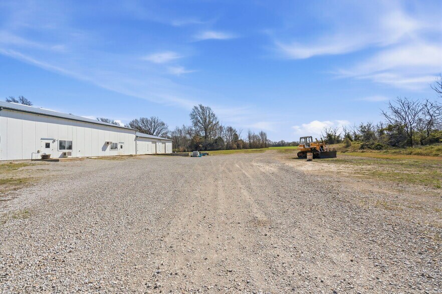 More Photos Of 306 SE Highway AA, Clinton Industrial For Sale