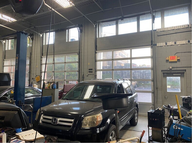 More Photos Of 2195 Briarcliff Rd NE, Atlanta Auto Repair For Sale