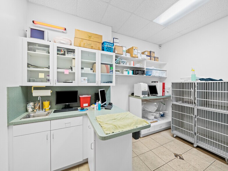 More Photos Of 372 S Powerline Rd, Deerfield Beach Storefront Retail Office For Sale