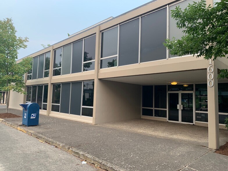 More Photos Of 1600 Oak St, Eugene Office For Lease