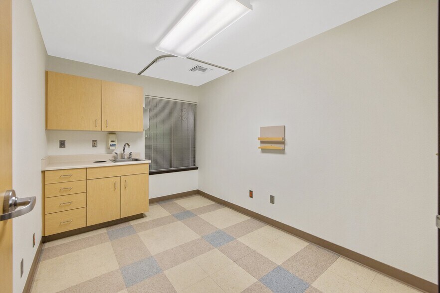 More Photos Of 561 N Alta Ave, Dinuba Medical For Lease