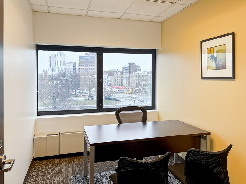 More Photos Of 118-35 Queens Blvd, Forest Hills Coworking Space