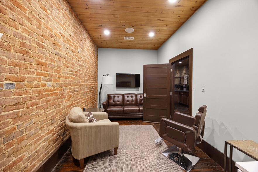 More Photos Of 109 E Lafayette St, Jackson Office Residential For Lease