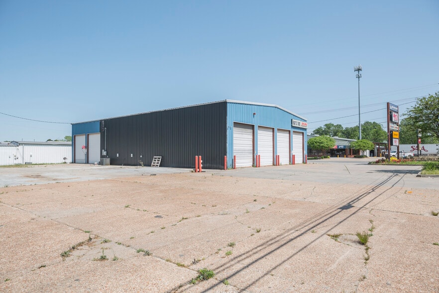 More Photos Of 1903 Cypress St, West Monroe Auto Repair For Sale