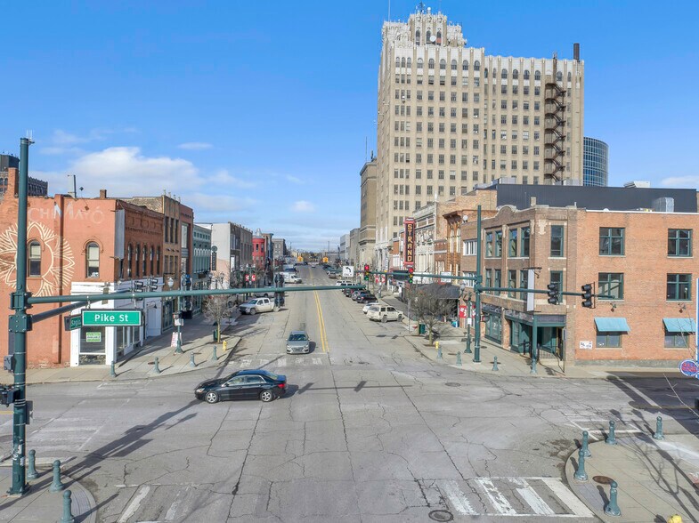 More Photos Of 6 N Saginaw St, Pontiac Storefront Retail Residential For Sale