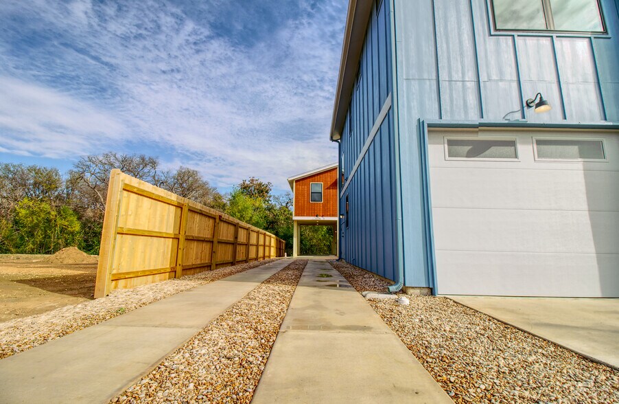More Photos Of 2608 Bristol Dr, Austin Multifamily For Sale